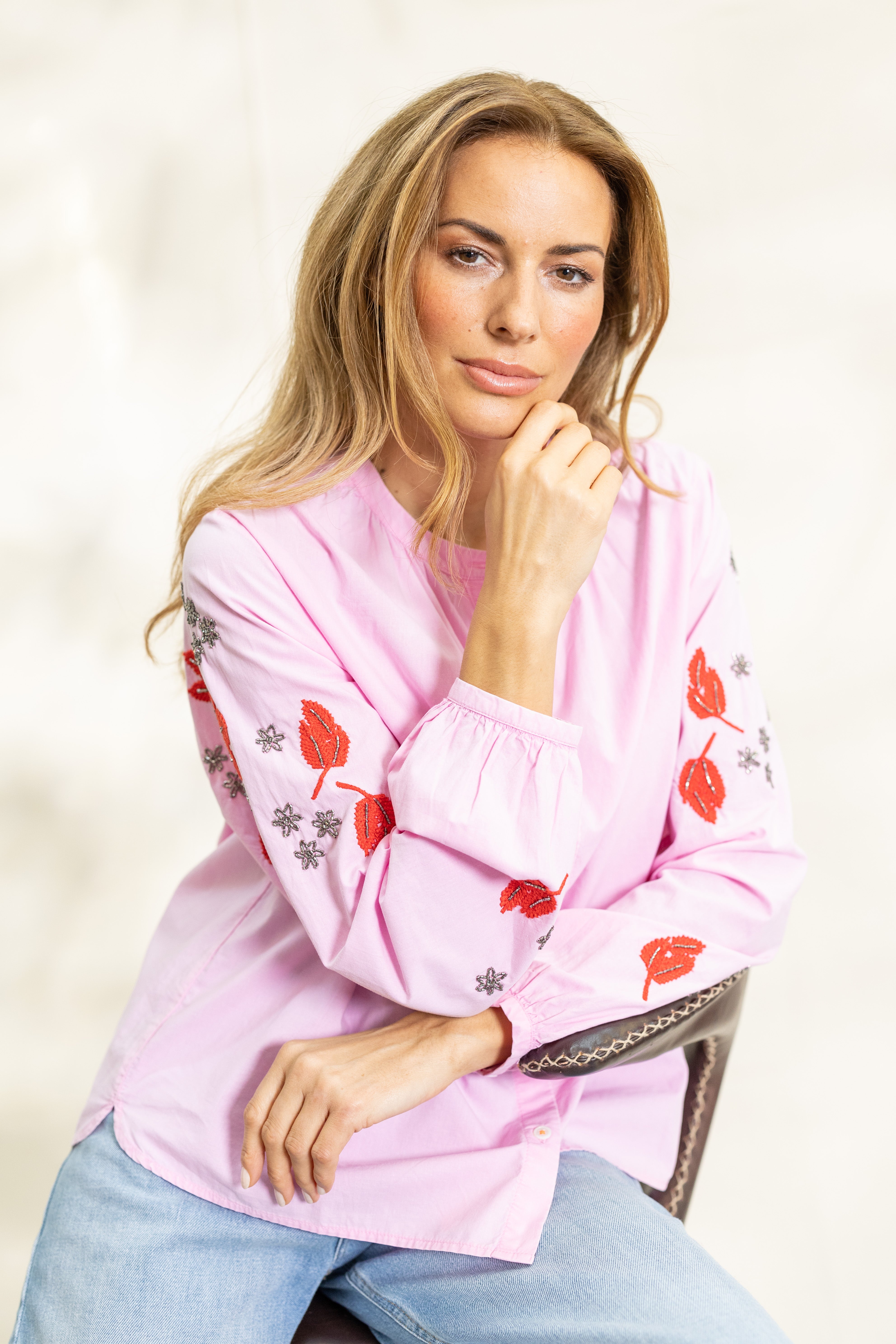 Bluse Flowers mit Stickerei