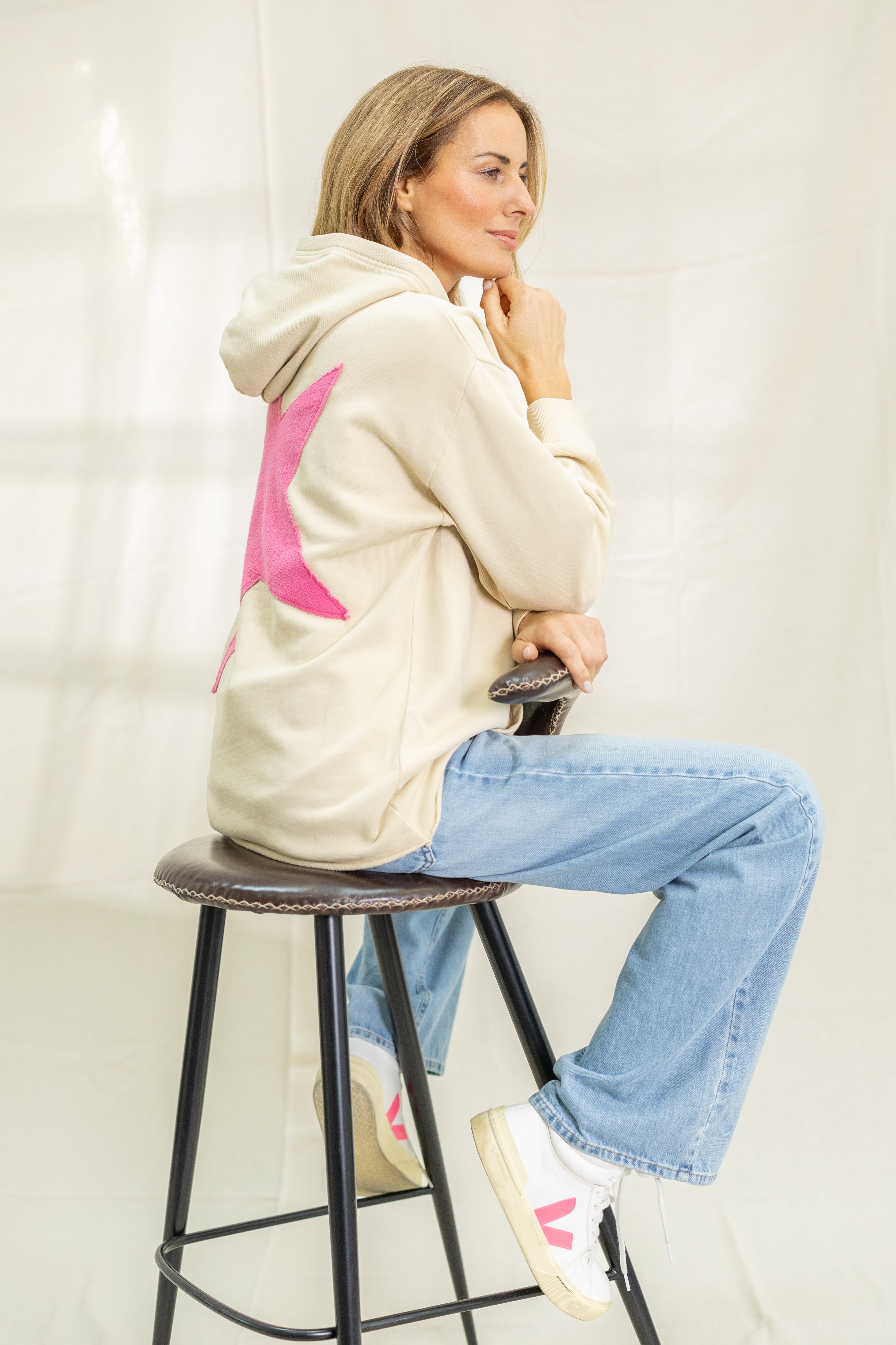 Sweatpullover mit Kapuze und Stern im RT