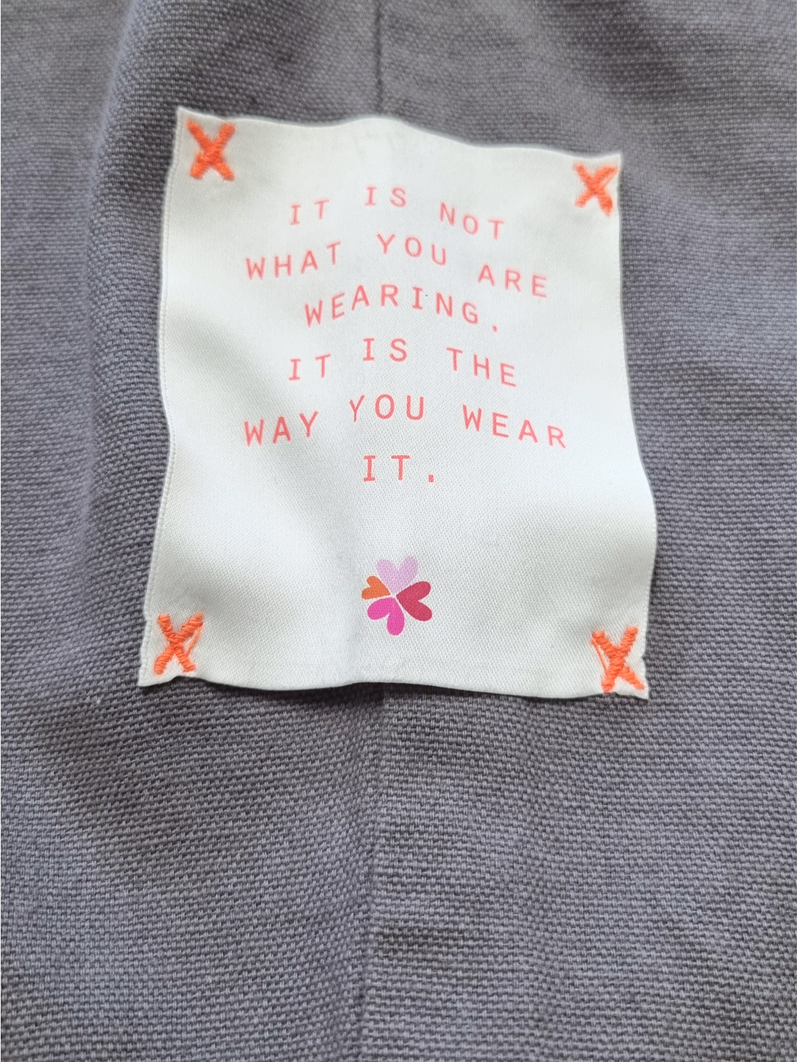Shopper with embroidery