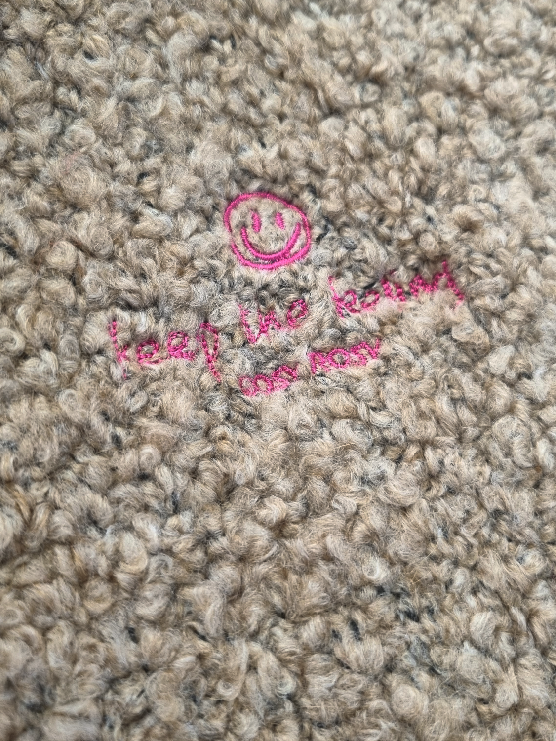 Weste Teddy mit Kapuze "keep the feeling"