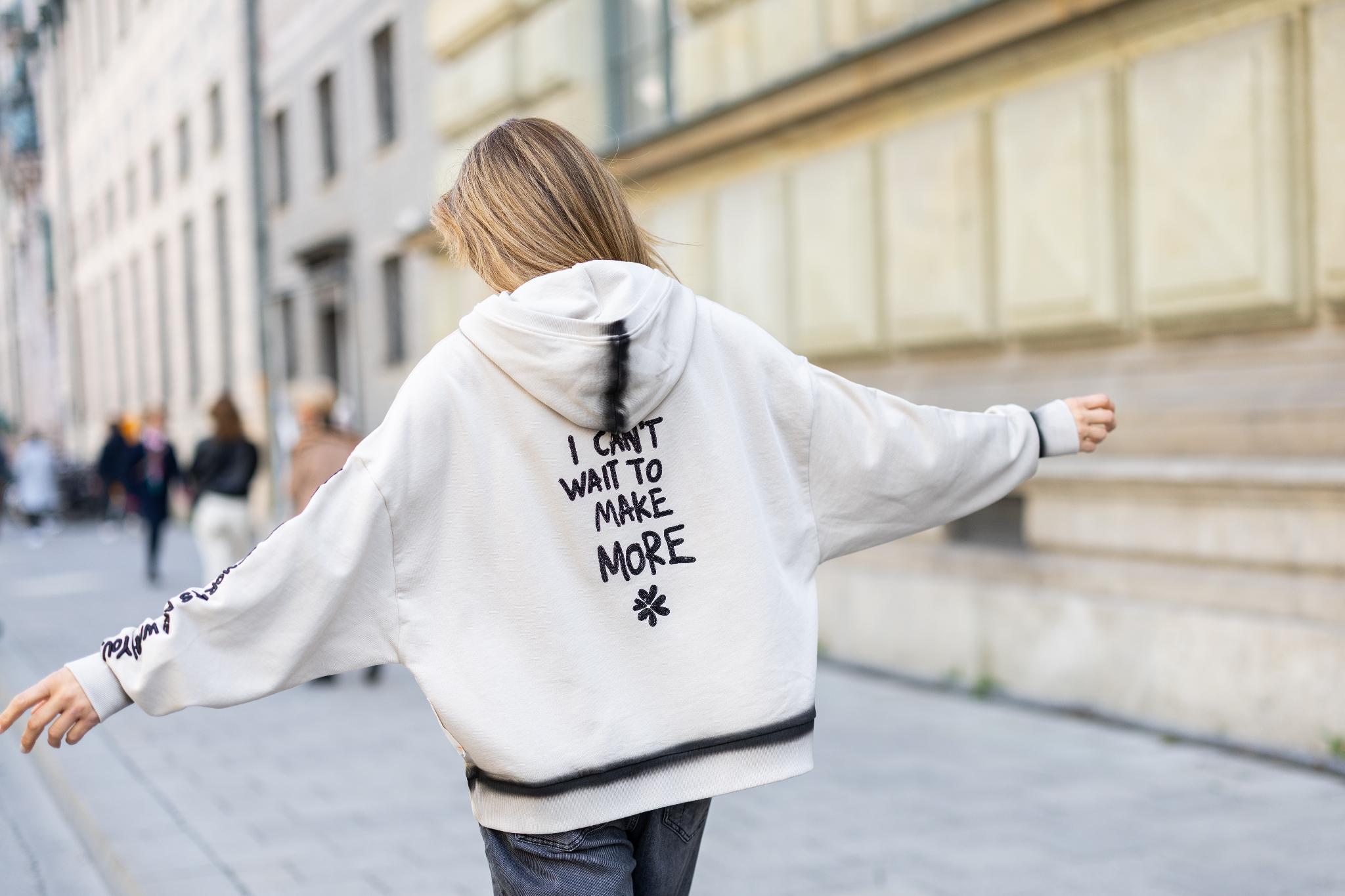 Sweatpullover Hoodie mit Kapuze "Memories"