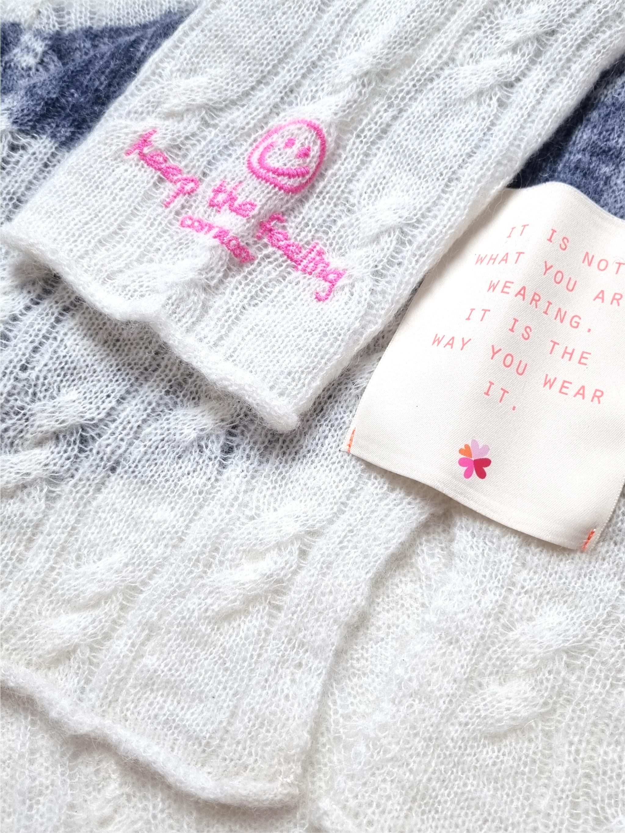 Strickpullover mit Stickerei