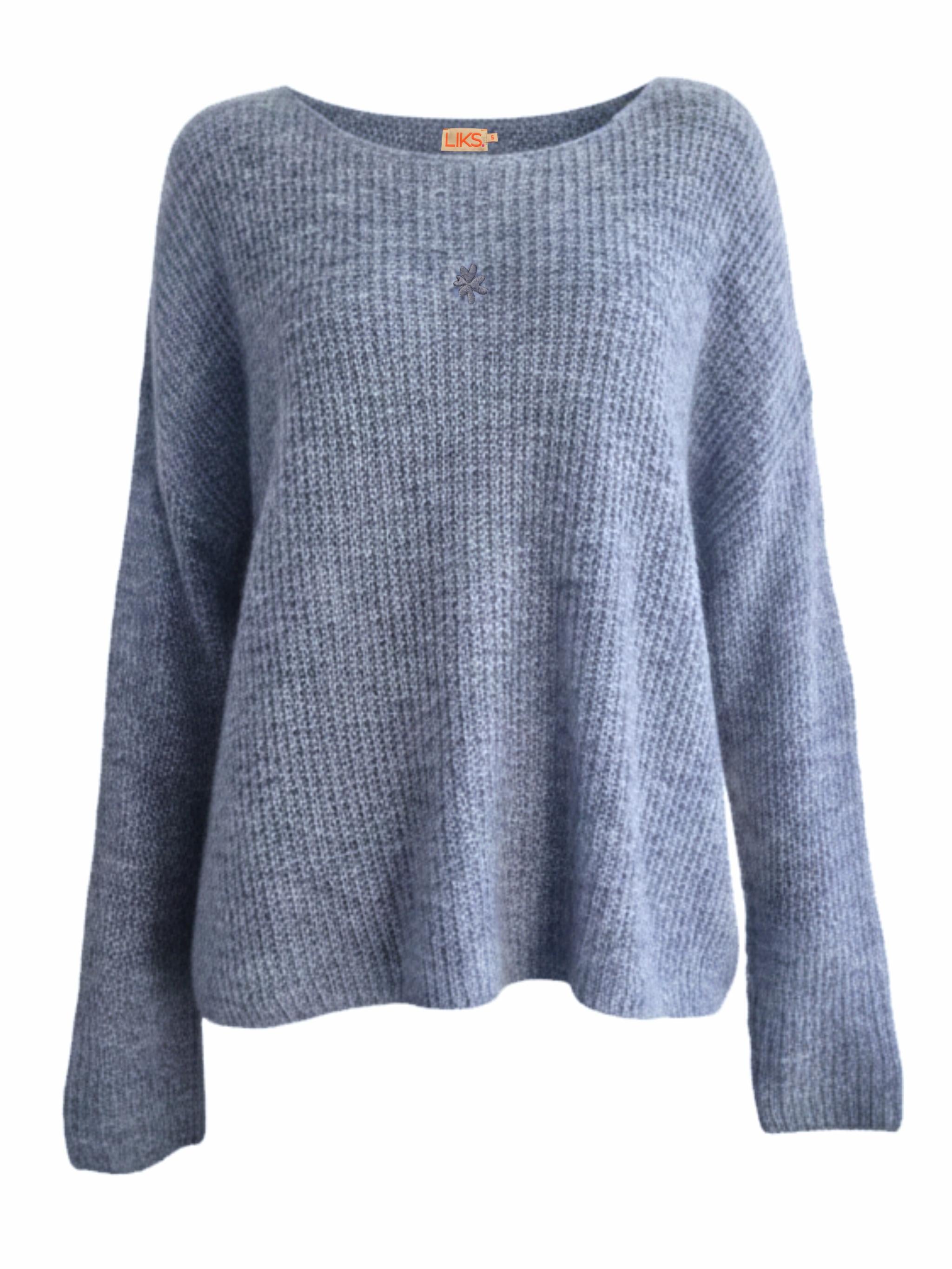 Lightweight knit sweater with heart flower