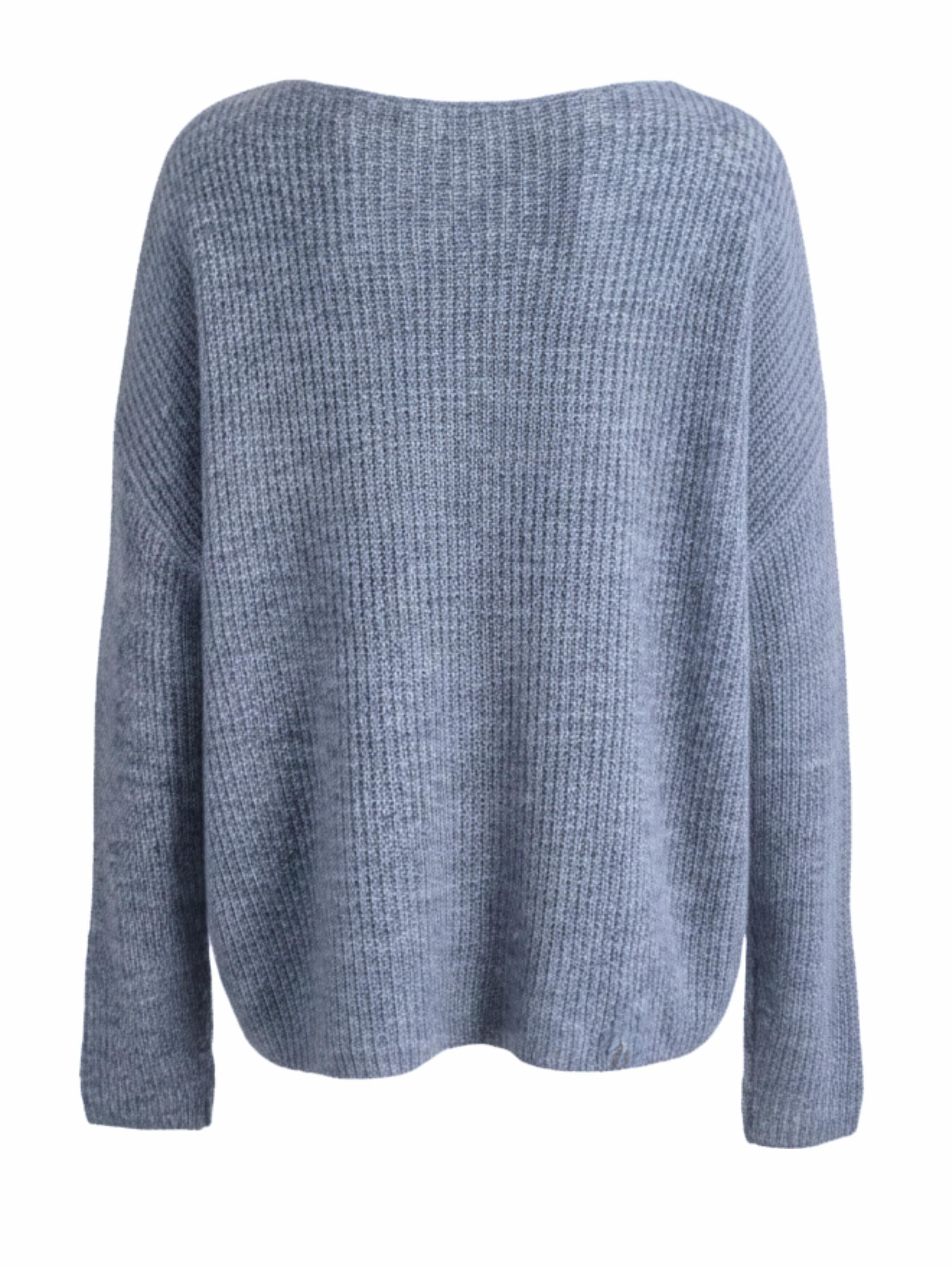 Lightweight knit sweater with heart flower