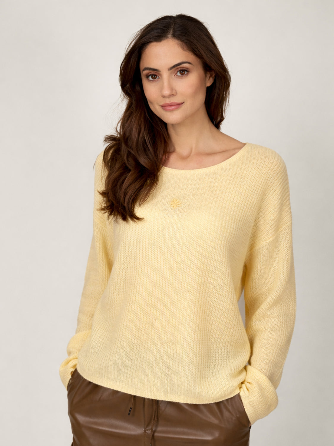 Lightweight knit sweater with heart flower