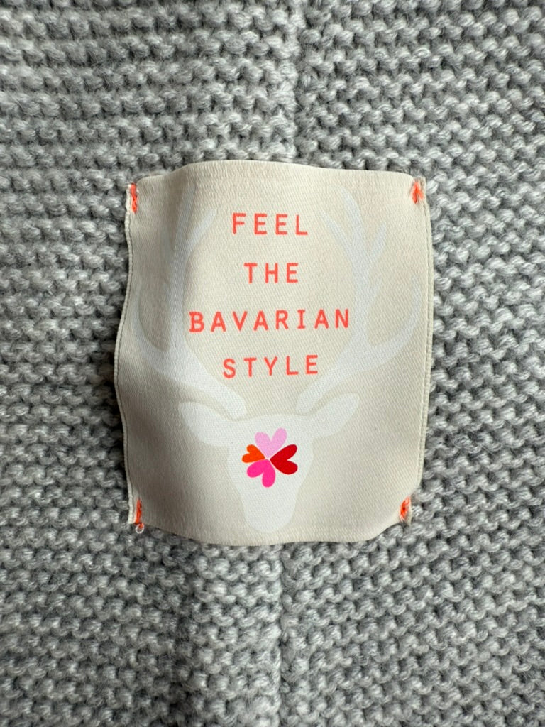 Strickweste mit Kapuze und Stickerei