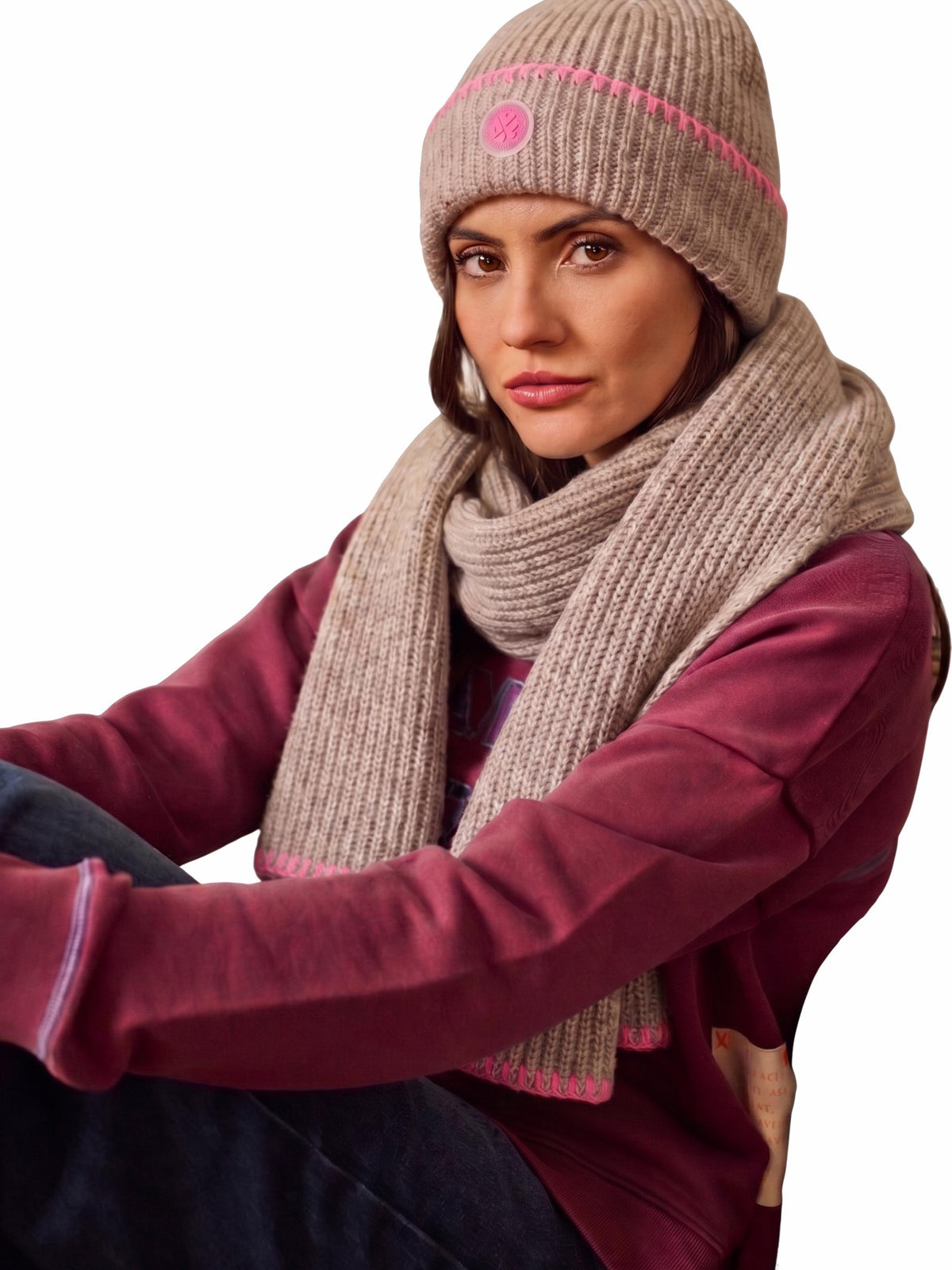 Damen Strickschal mit Logopatch und kontrastfarbenem Handstich aus Woll - Alpaka - Mischung - DoriC