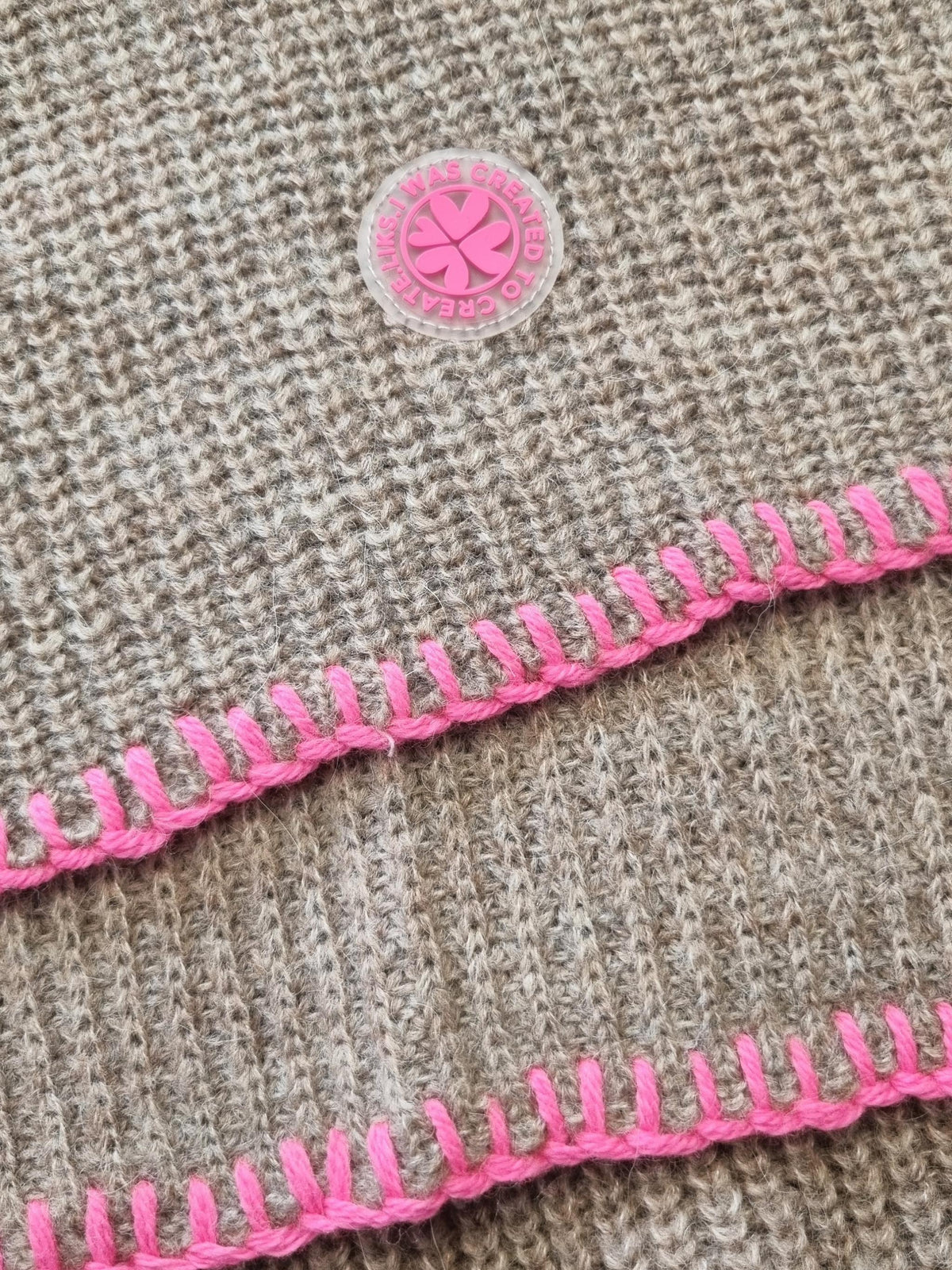 Damen Strickschal mit Logopatch und kontrastfarbenem Handstich aus Woll - Alpaka - Mischung - DoriC