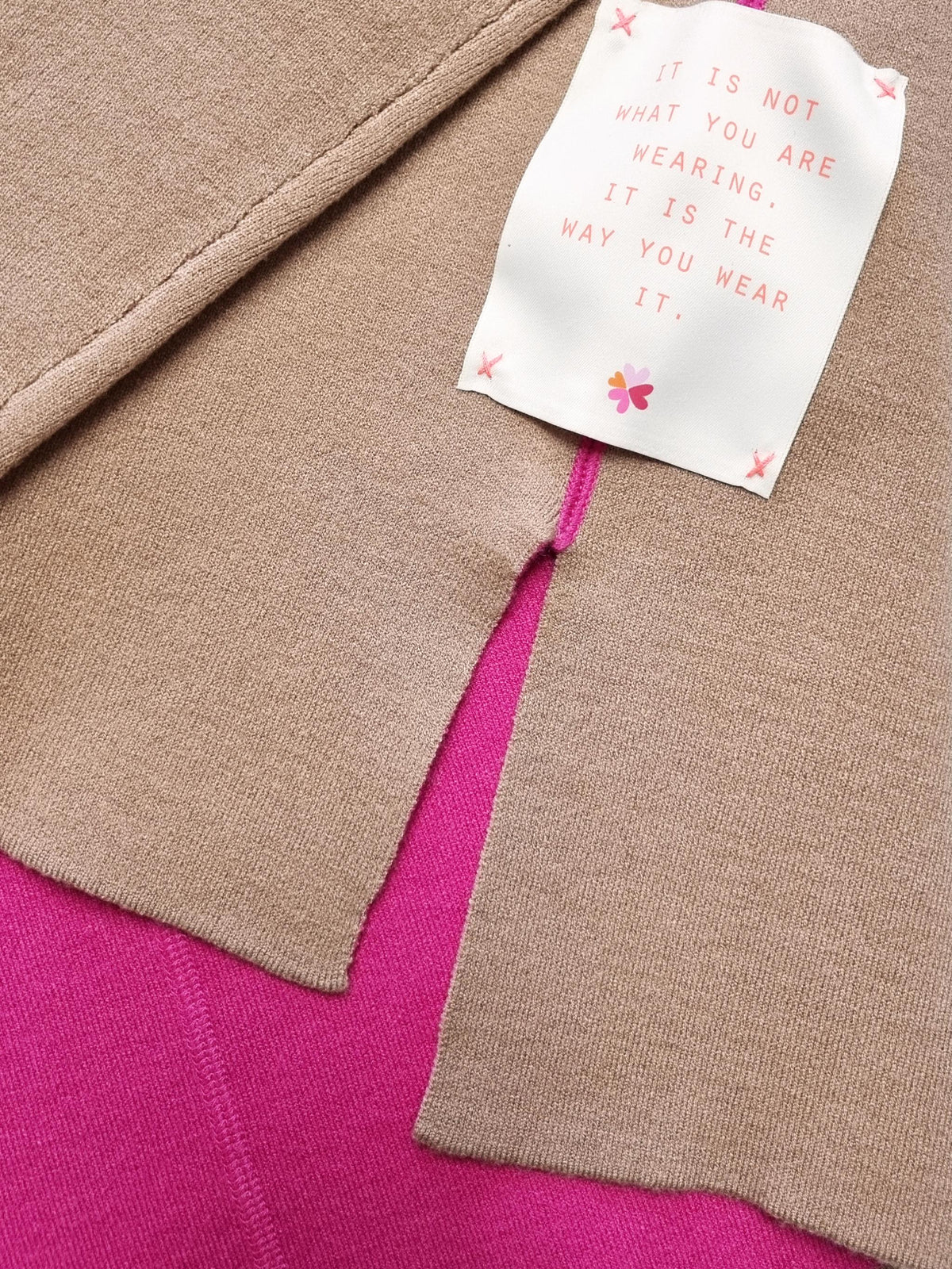 Damen Strickpullover mit Stehkragen & Schriftzug – BellC