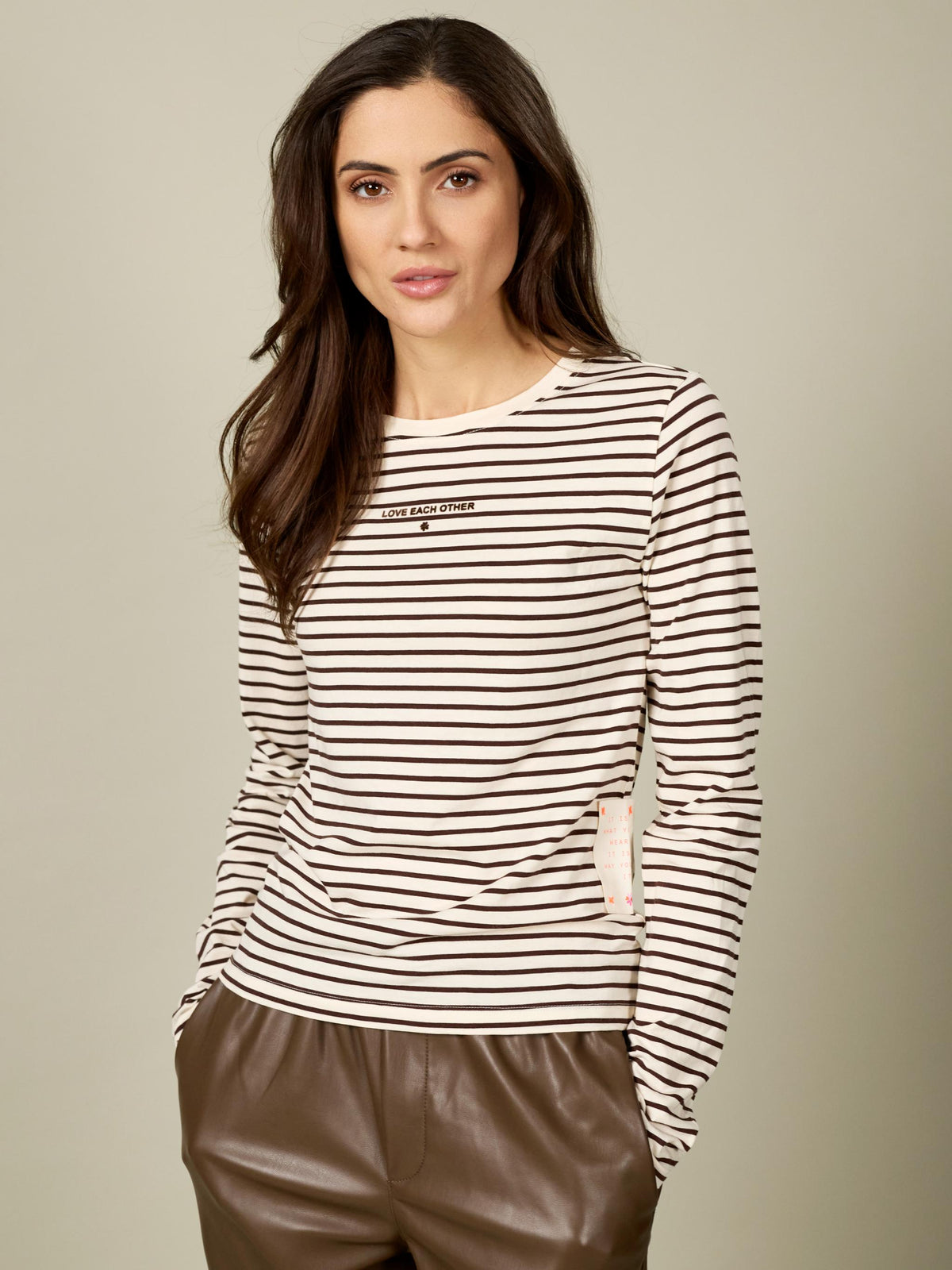 Damen Langarmshirt gestreift mit Flockprint – PaulaC