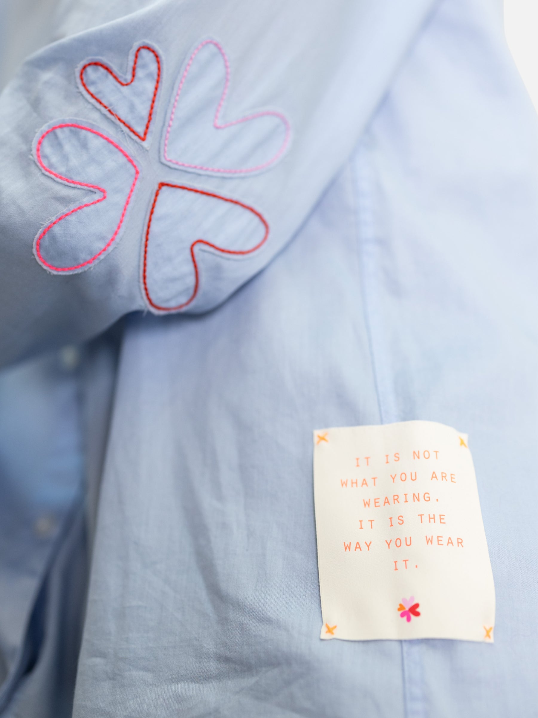 Bluse Herzblumen Patch an Ärmel