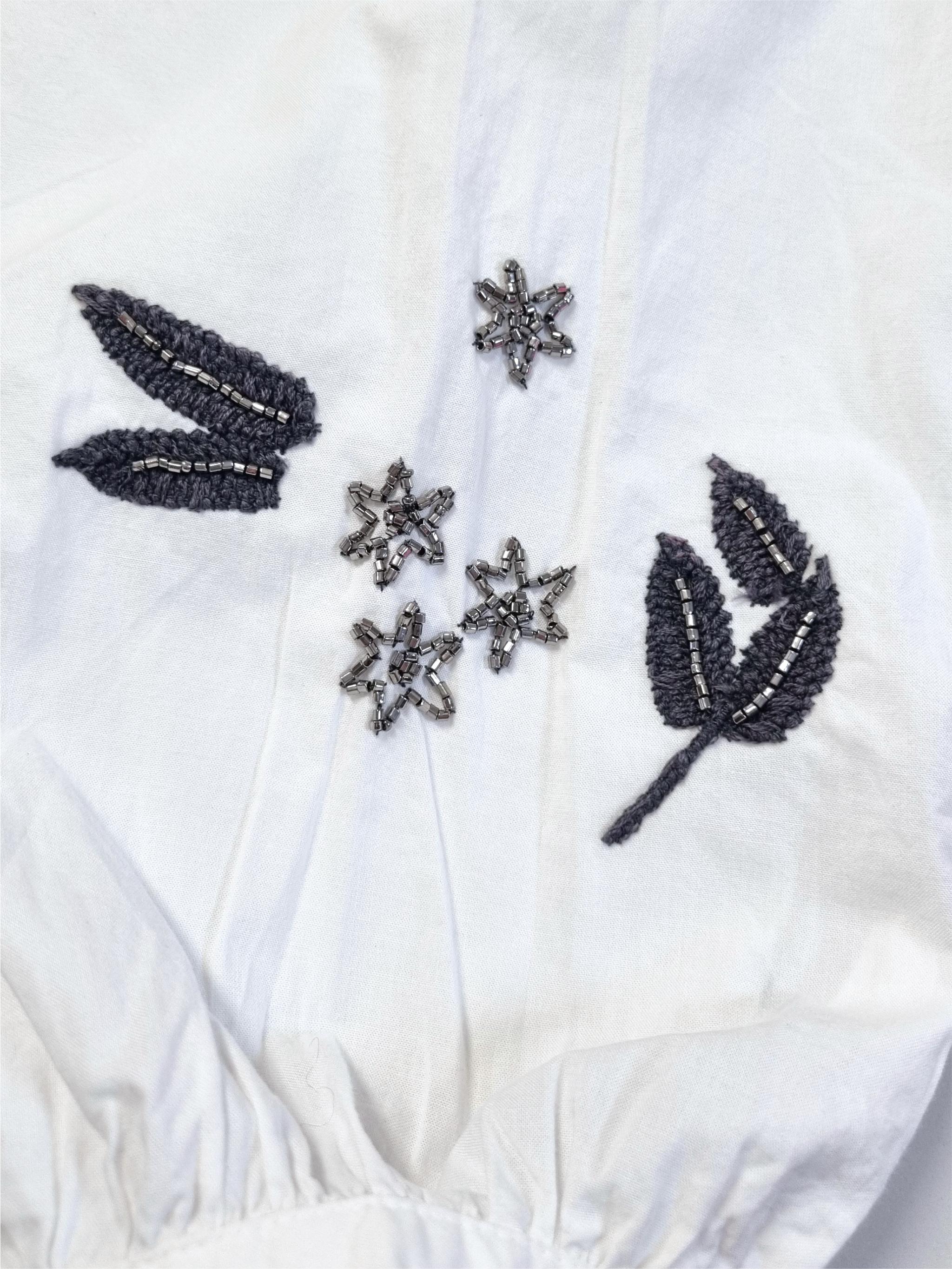 Bluse Flowers mit Stickerei