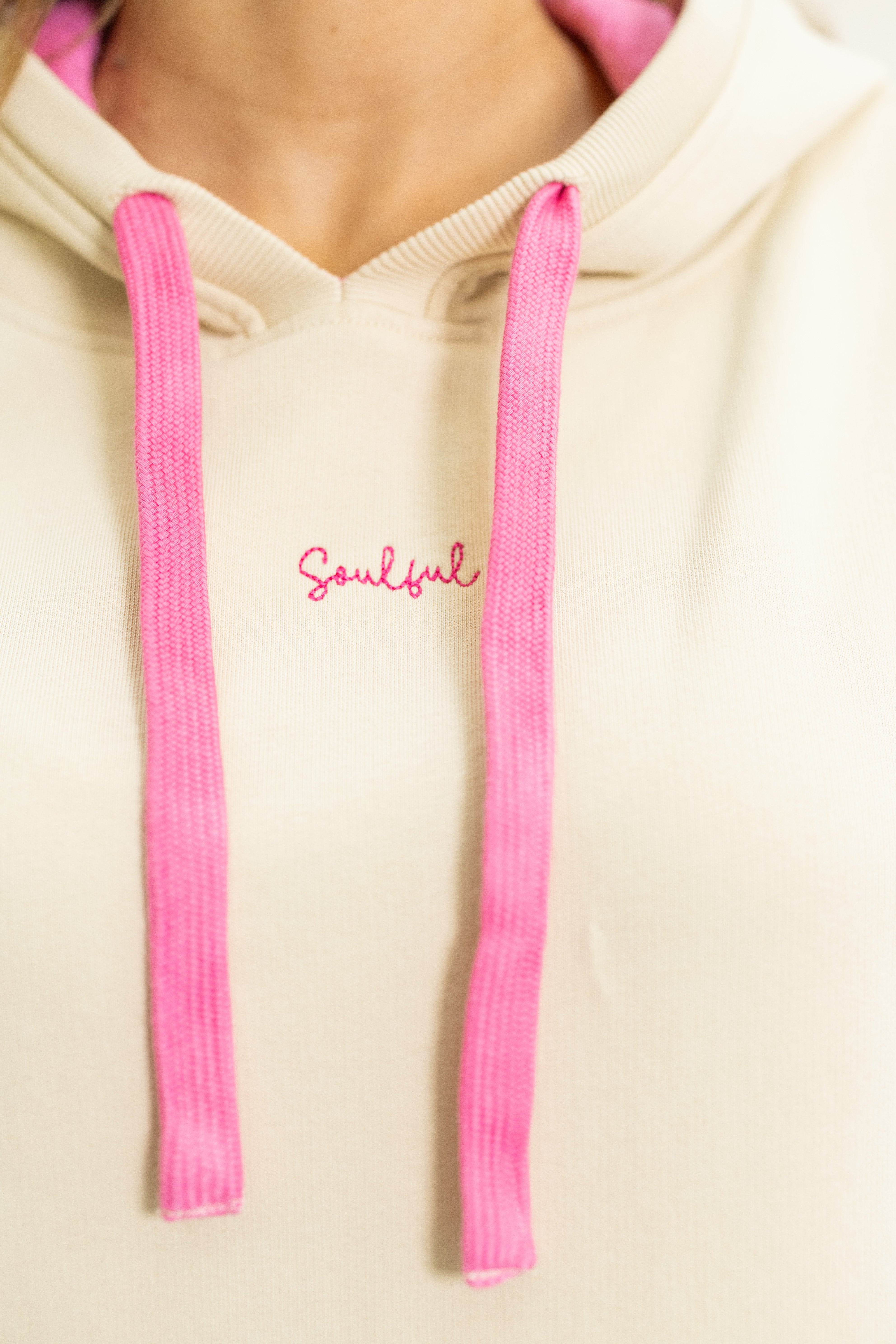 Sweatpullover mit Kapuze und Stern im RT