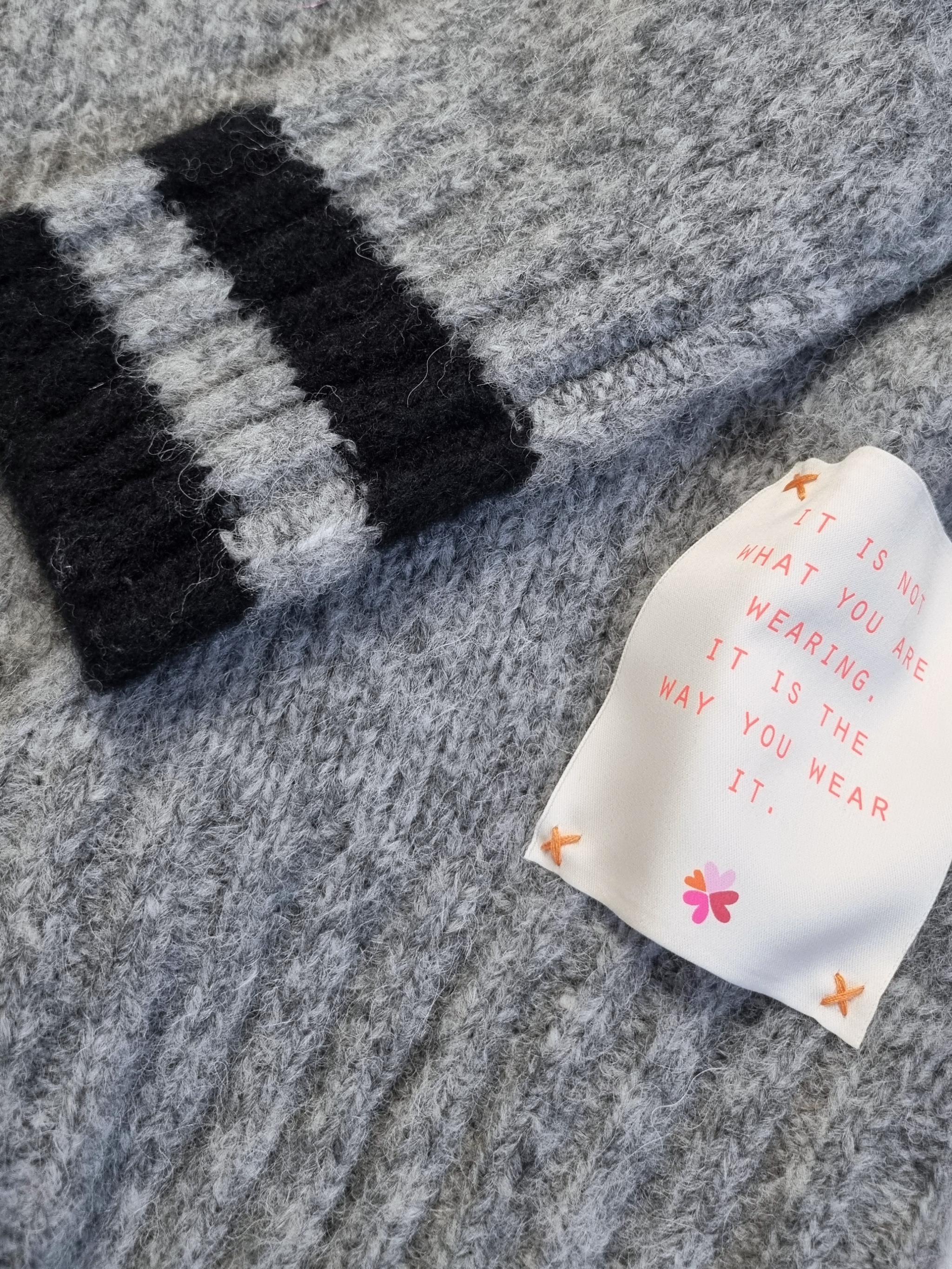 Damenstrickjacke mit Reißverschluss und Sternmotiv  - AlisaC