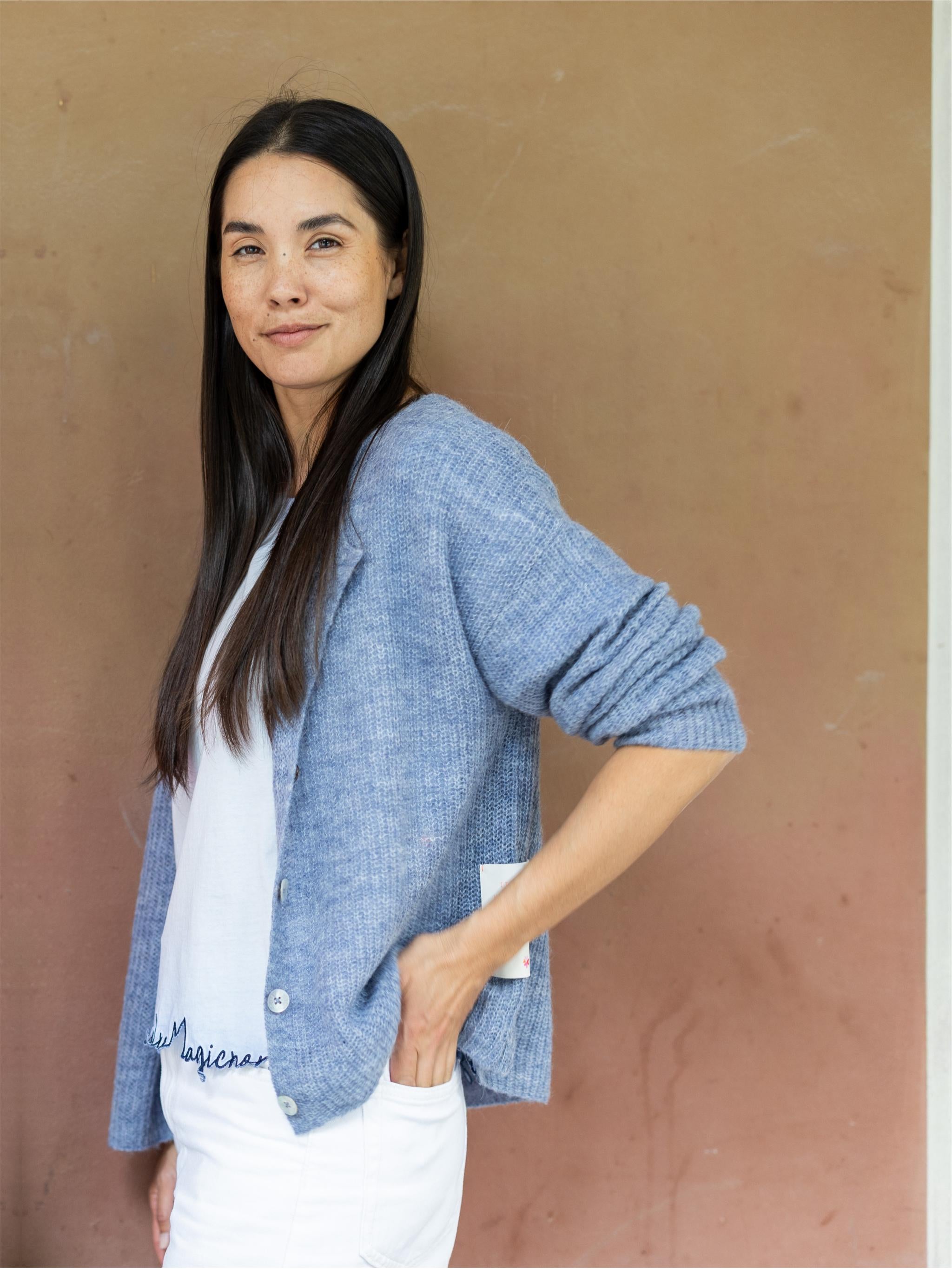 Leichte Strickjacke mit Herzblume