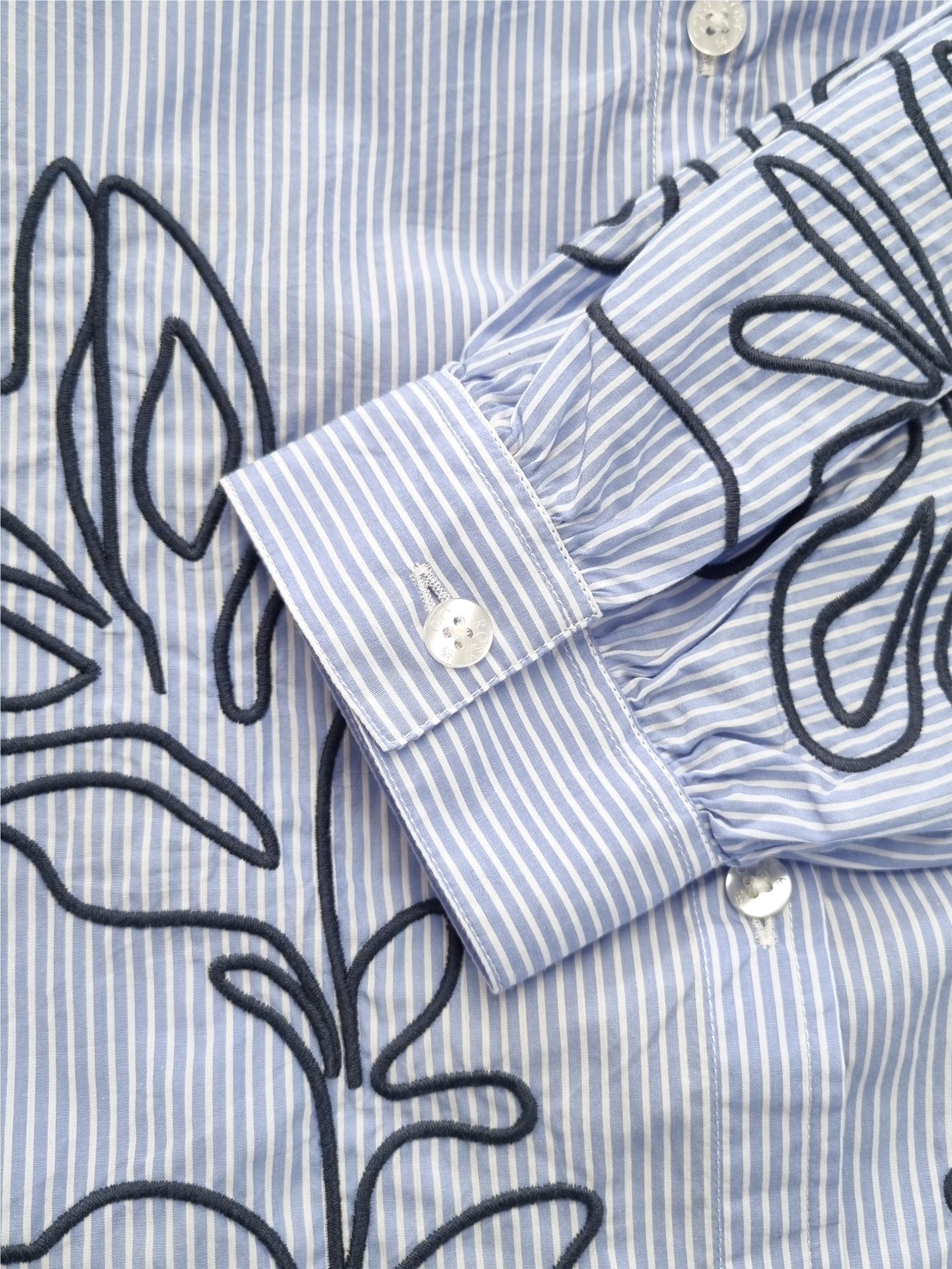Bluse mit Stickerei
