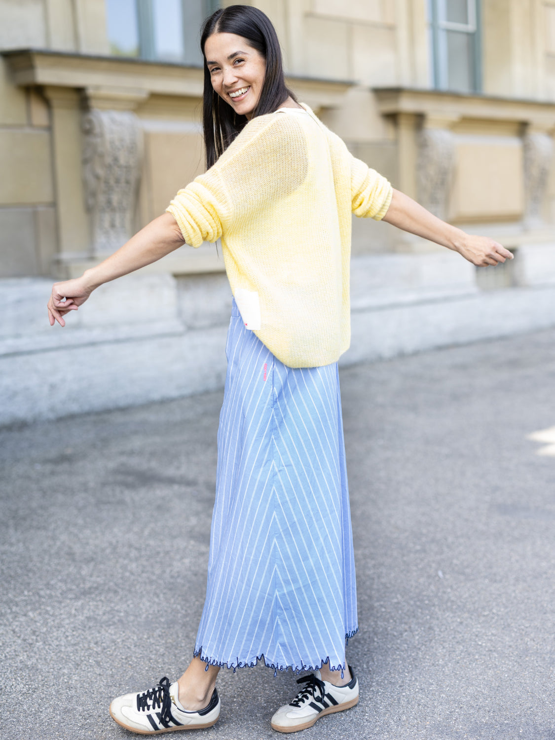 Streifenrock mit Stickerei No Risk No Magic