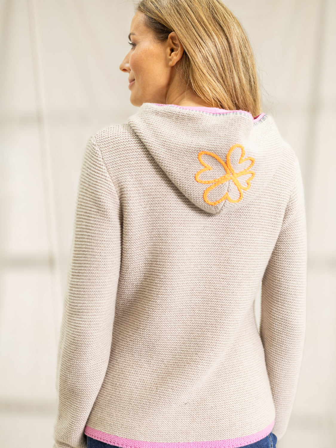 Cardigan with hood and heart flower embroidery