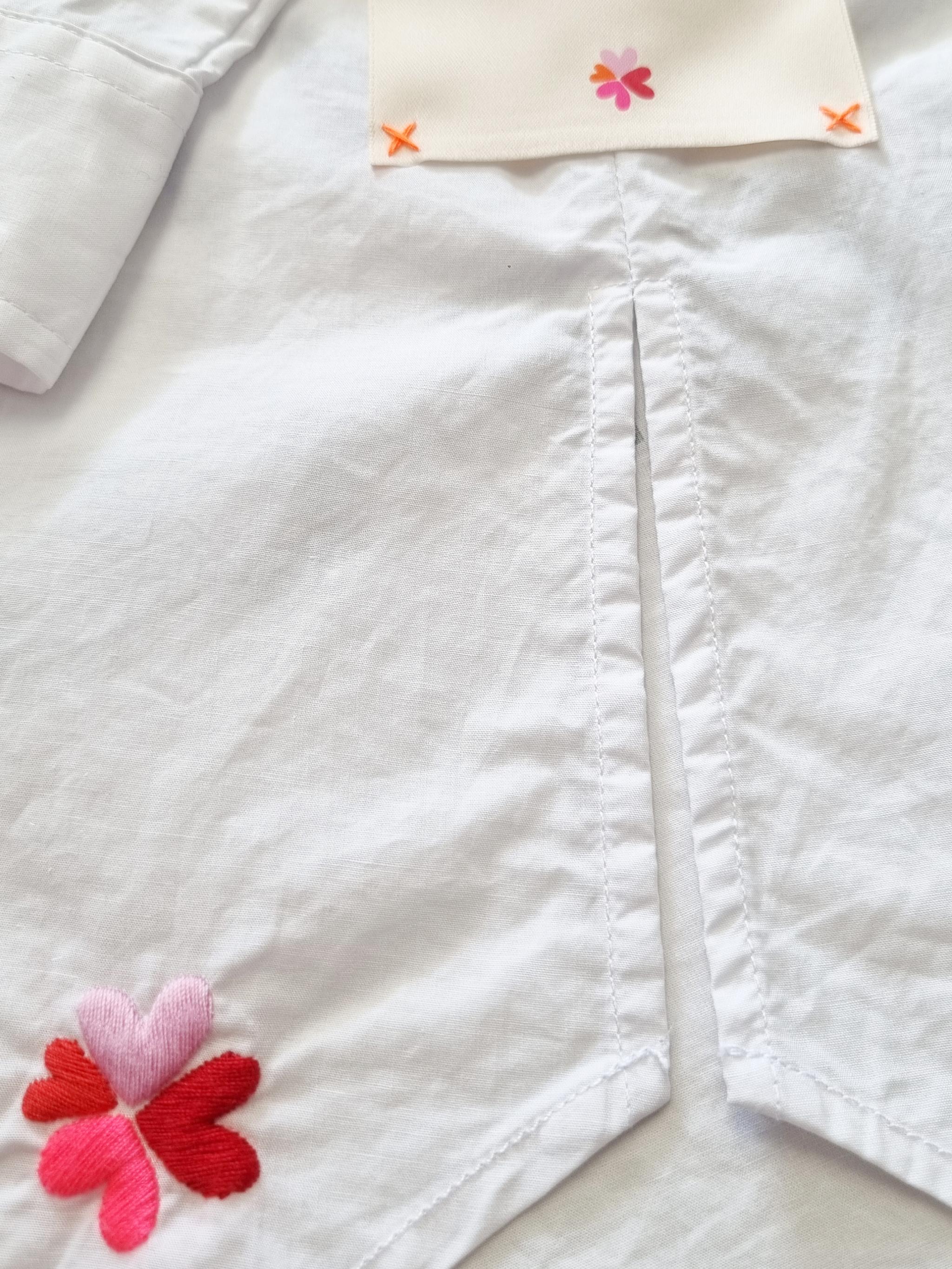 Bluse mit Statement Flockprint