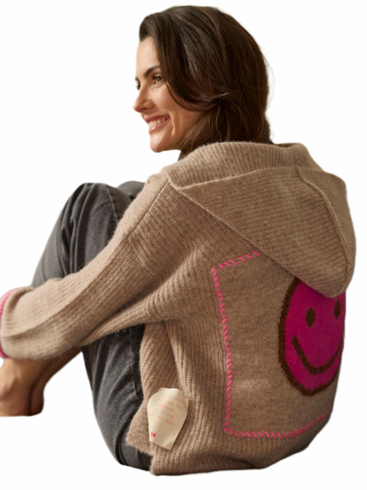 Damen Strickpullover mit Kapuze und Smilie Patch am Rücken aus Woll-Alpaka Mischung - DaisyC